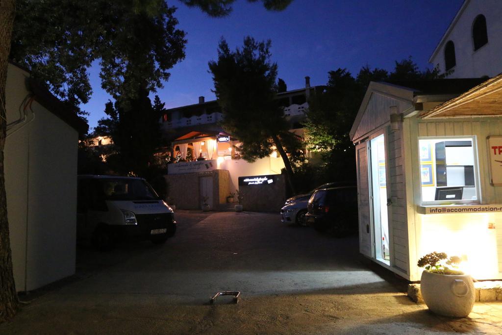 Novalja Inn 2 Екстер'єр фото