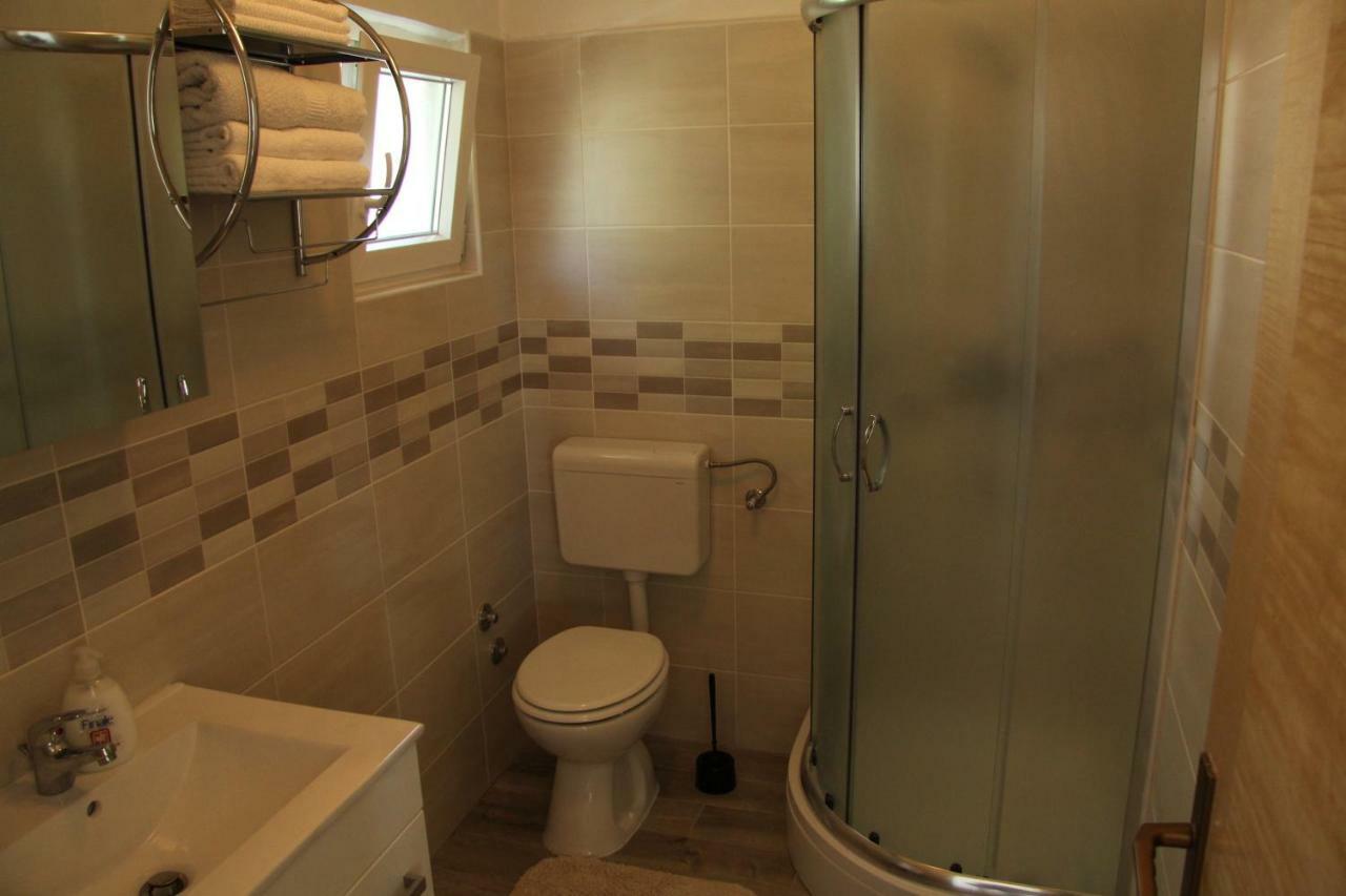 Novalja Inn 2 Екстер'єр фото